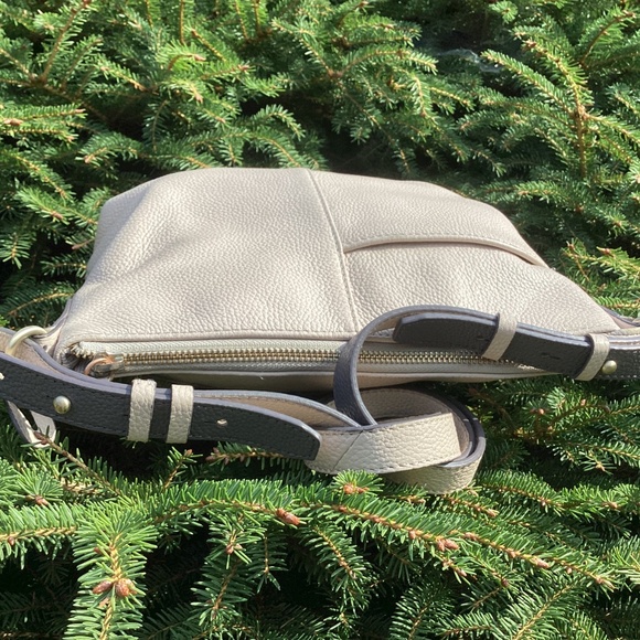 Radley London Beautiful Pebbled Leather Crossbody Handbag - Picture 8 of 11